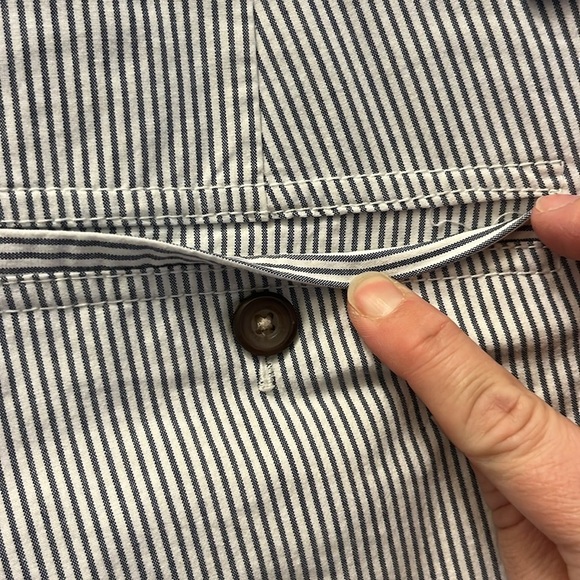 Dockers Striped navy and White striped Bermuda shorts size 8 - Picture 3 of 9